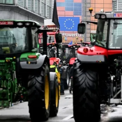 Des dizaines d'agriculteurs sont partis de la région en direction...