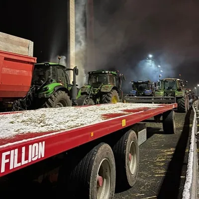 Les agriculteurs mobilisés hier soir et aujourd'hui encore, dans la...