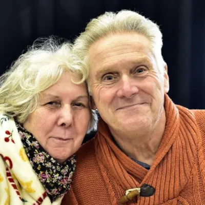 Mort d'un couple de septuagénaires : leur petit fille mise en...