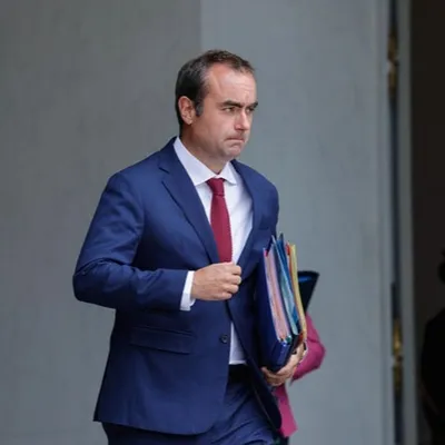 Le 1er ministre envisage de faire payer les auteurs des...