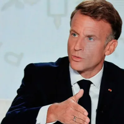 Emmanuel Macron n'exclut pas une baisse des taxes sur les prix des...