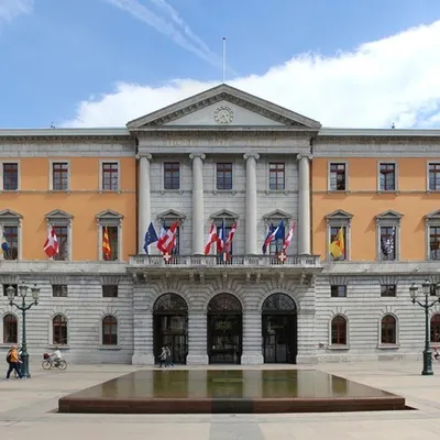 Une mairie française accusée d'avoir acheté des centaines de...