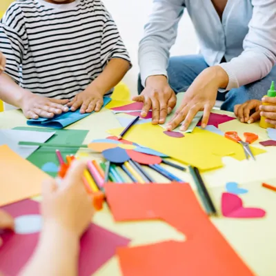 La maman d'une fillette a porté plainte contre un animateur dans...
