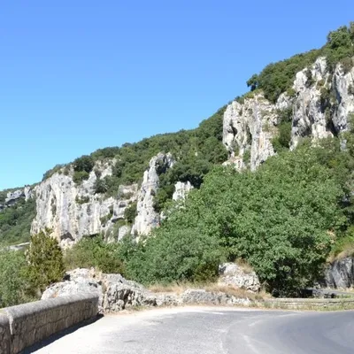 Il survit à une chute de 300 mètres, et à 5 jours passés dans un...