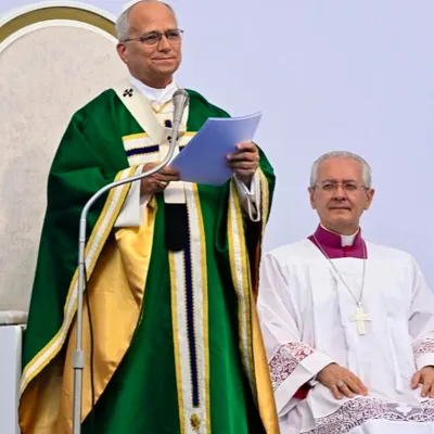 LE PAPE ACHÈVE SA VISITE EN FRANCE À METZ