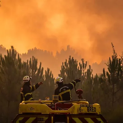 Incendies : le feu fixé dans les Landes, plusieurs pays européens...