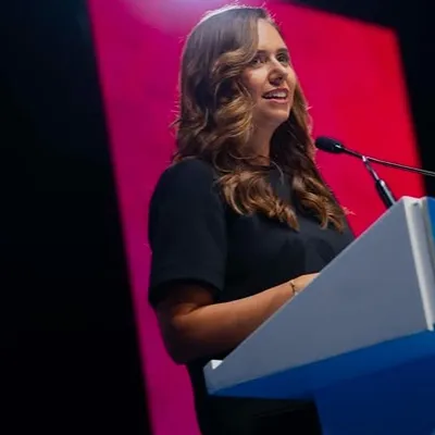Sarah Knafo en déplacement à Cannes