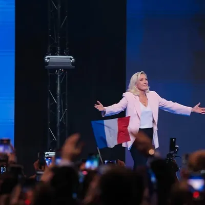 À Orléans, Marine Le Pen lance sa campagne présidentielle devant 8...