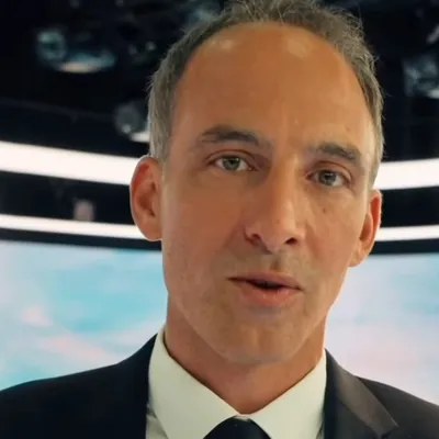 Présidentielle 2027 : Raphaël Glucksmann officialise sa candidature