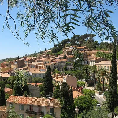 Bormes-les-Mimosas sacré « Village préféré des Français » 2026