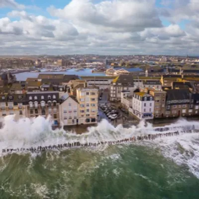 Inondations en Bretagne : la montée des eaux paralyse les entreprises