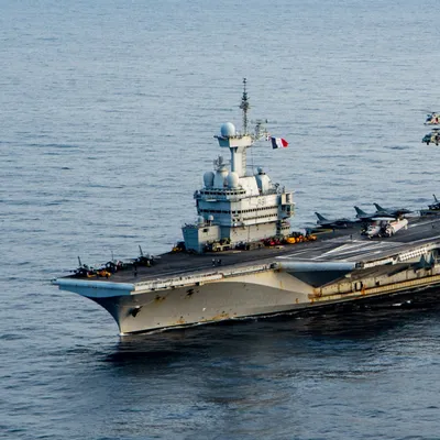 Un drone neutralisé près du porte-avions Charles de Gaulle en...