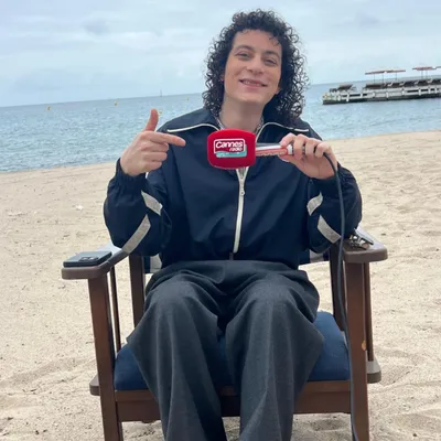 CANNESERIES : Roman Doduik présente sa série “P* de soirée”