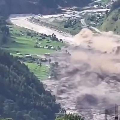 Inondations meurtrières au Népal : au moins 98 morts et des...