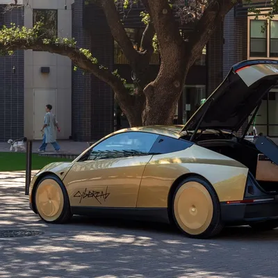 Tesla lance son premier véhicule entièrement autonome