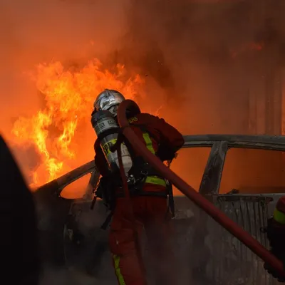 Cagnes-sur-Mer : un incendie ravage une casse automobile, une...