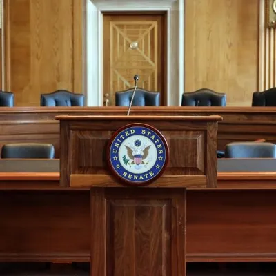 Affaire Epstein : Ghislaine Maxwell se tait, le scandale éclabousse...