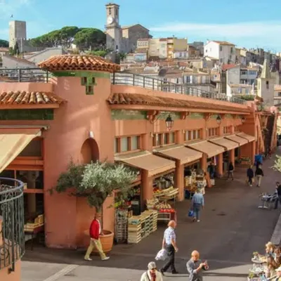Cannes : un balcon fissuré près du marché Forville, le périmètre de...