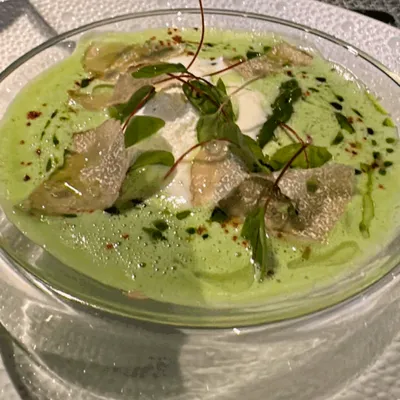 Oeuf parfait avec espuma d’asperges d’Alsace vertes