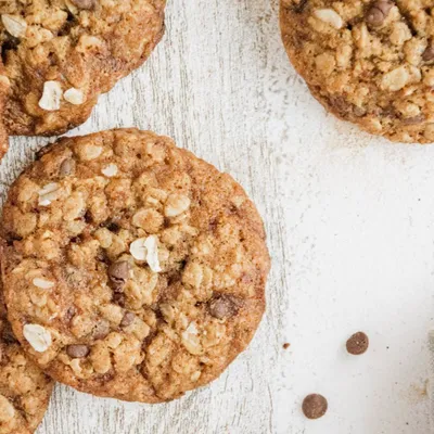 Cookies avoine, pépites de chocolat et noisettes