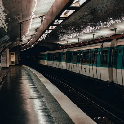 Trois femmes poignardées dans le métro de Paris : ce que l’on sait...