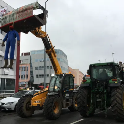 Une soixantaine d'agriculteurs de Côte-d'Or partent manifester à...
