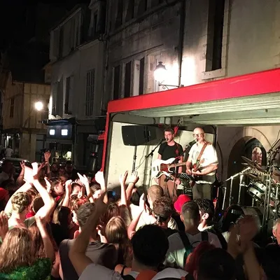 Le centre-ville aux allures de festival, découvrez le programme de...