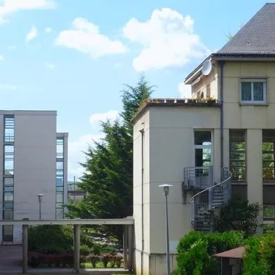 À Dijon,  les enseignants du lycée Le Castel annoncent une...