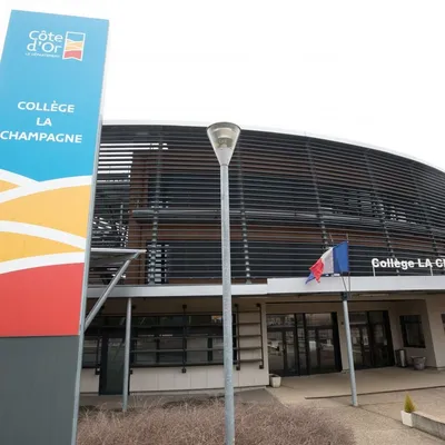 « Il n’y a pas assez de table ni de chaise » : les enseignants du...