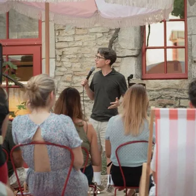 L’humoriste Thiébaud Derozier organise une soirée stand-up en plein...