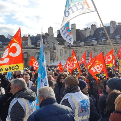 A Dijon, neuf personnes en gardes à vue ce samedi et le siège...