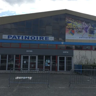 Fermeture de la patinoire Trimolet : une surfaceuse menace un match...