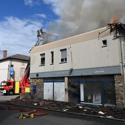 Aixe-sur-Vienne : un incendie ravage la toiture d’une pharmacie