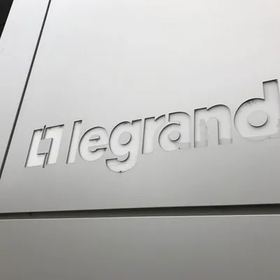 Legrand : une réorganisation industrielle stratégique 
