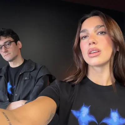 Dua Lipa, avec un vocal très intense, sur le nouvel album du...
