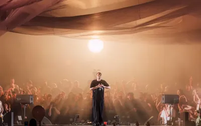 Fred again et la musique est une expérience collective