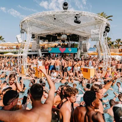 FG CHIC: O Beach Ibiza, el beach club donde el lujo se vive bajo el...