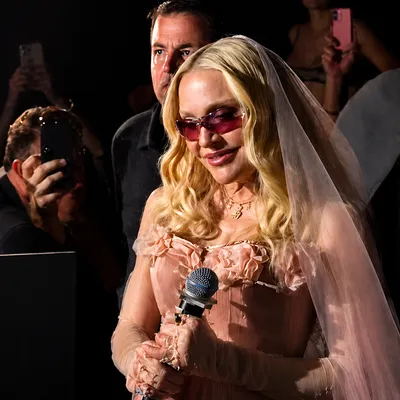 Madonna, back to the clubs