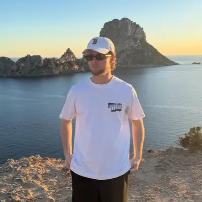 Mizmo frappe fort avec “Hello”, le titre qui séduit déjà TikTok