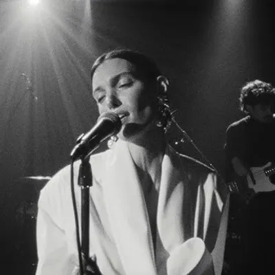 The way we touch, encore un single réussi pour Charlotte Cardin