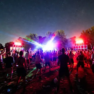 Entre fête et vigilance, la free-party du Morbihan se poursuit