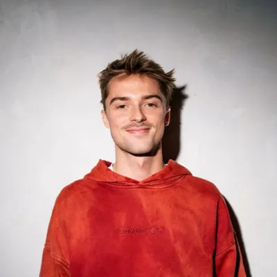 Faire la fête malgré la guerre, le retour de Max Laulom