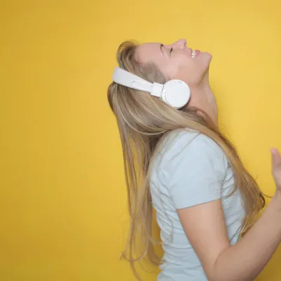Ecouter un album en entier ? Une étude montre que ce n’est plus du...