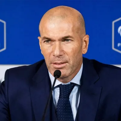 Zinédine Zidane officiellement nommé sélectionneur de l'équipe de...