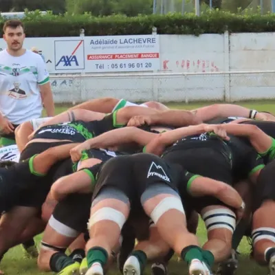 Le Sporting au pied d’une montagne