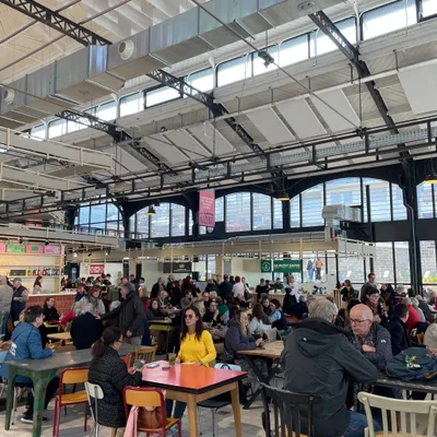 Saint-Etienne : il y avait foule pour la réouverture des Halles...