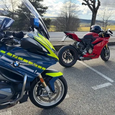 Un motard confond le Col de la République avec un circuit de course 