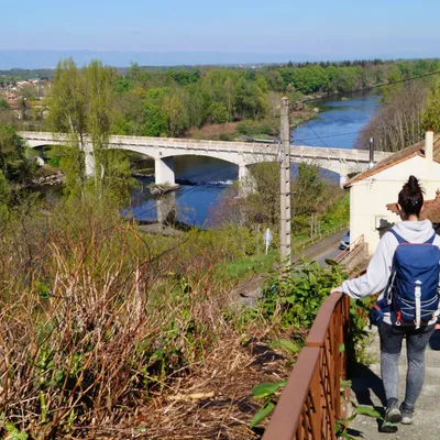 Loire : un nouveau sentier sur le GR3, qui relie le mont...