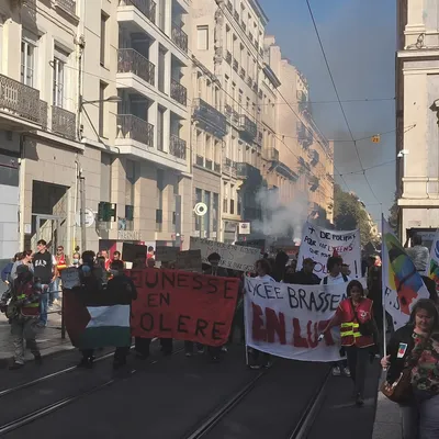 Entre 2600 et 10 000 manifestants à Saint-Etienne, les cours...