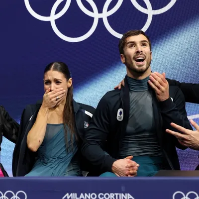 Le patineur ligérien Guillaume Cizeron décroche la médaille d'or...